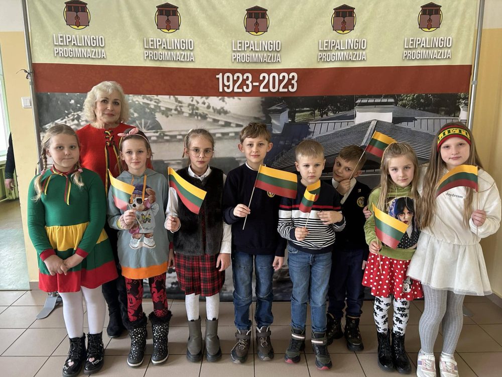 Vasario 16-osios proga – nuoširdūs mokinių sveikinimai Lietuvai